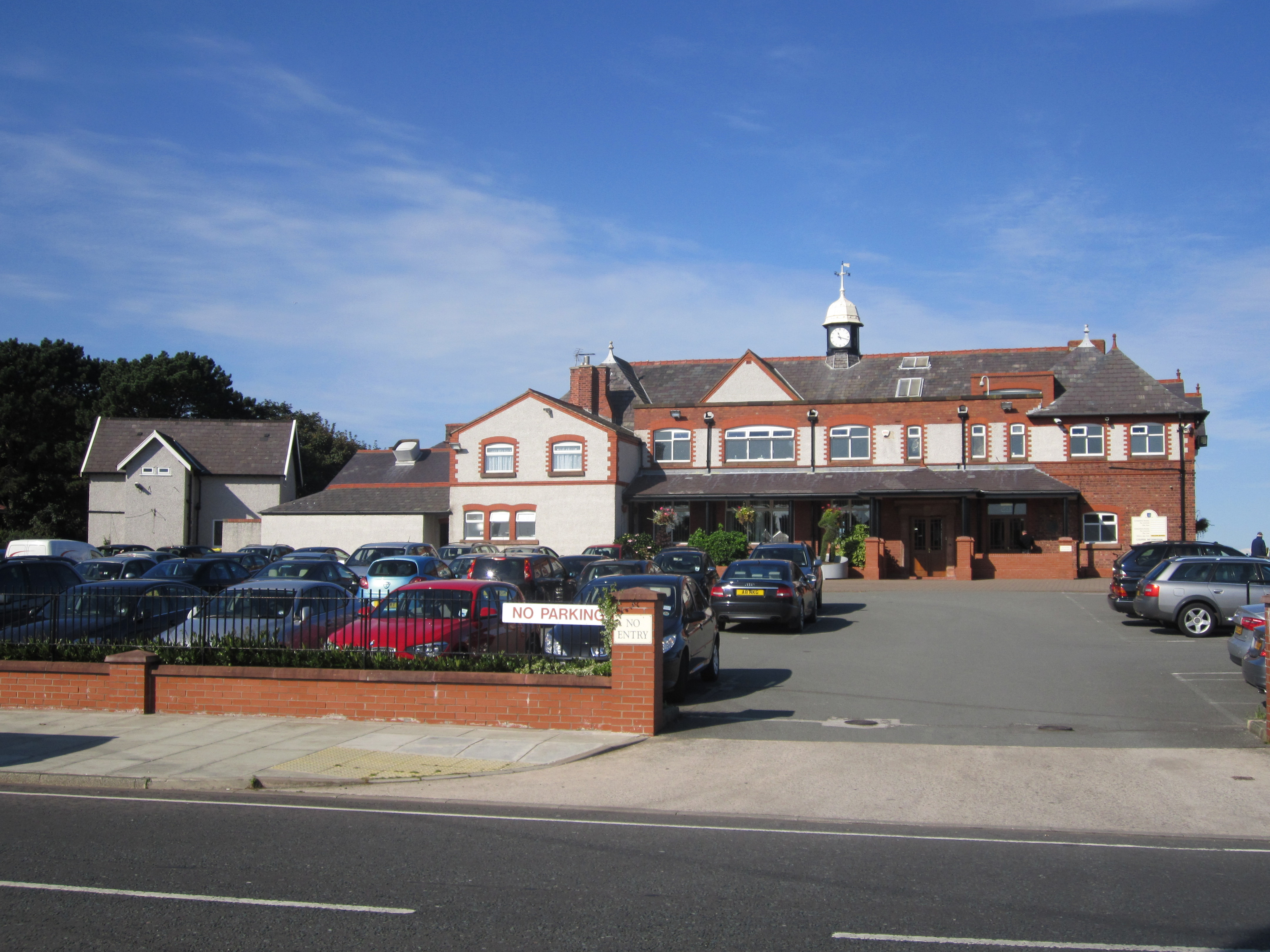 Wallasey Golf Club clubhouse on a sunny day
